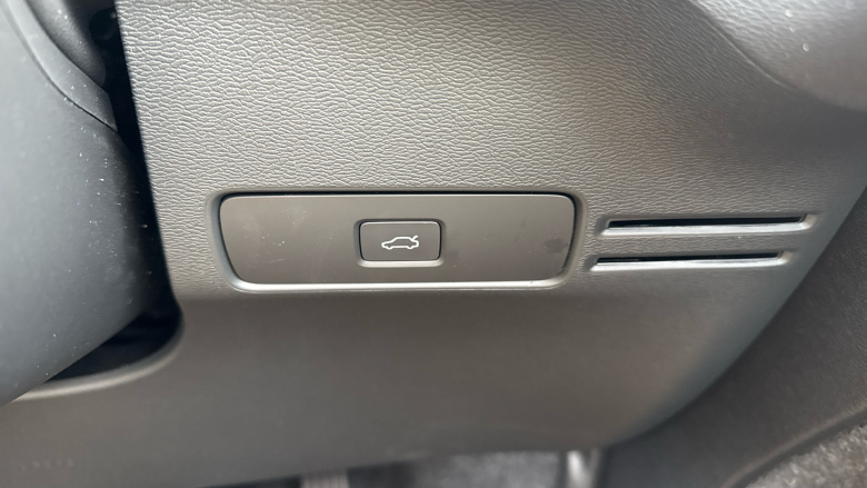 Volvo XC40 2.0 B3P Plus Black Edition 5dr Auto Petrol Estate